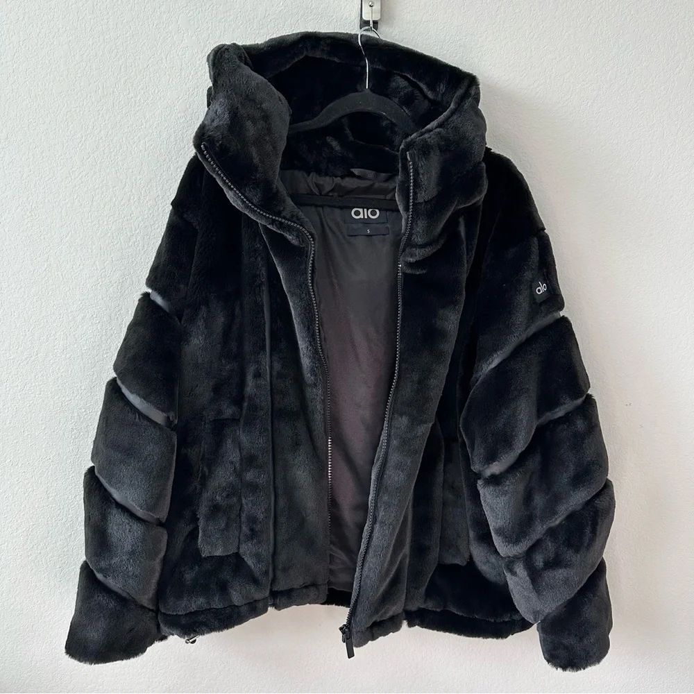 ALO Yoga Black Knockout Faux Fur Oversized Jacket Coat SZ S - Picture 8 of 9